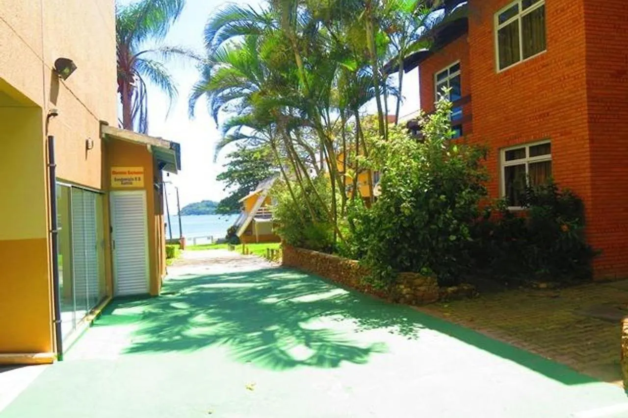 Residencial Camila Na Quadra Do Mar Em Bombinhas contacts